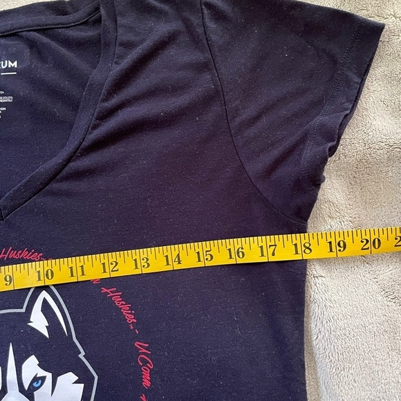 UConn University of Connecticut Huskies T Shirt V Neck Womens Large Stretch - Picture 8 of 9